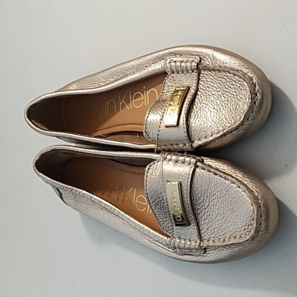 Calvin Klein Gold Pebbled Leather Comfort Loafer Shoe 7.5 Gold Metal Logo Accent - Picture 2 of 12